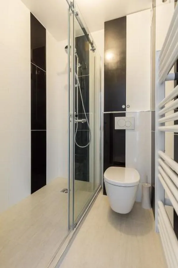 Modern Spacious 3 Bed 2 Bath Apt In Quiet Residential Area Of Cannes Walking Distance To Croisette 1769 Apartmán