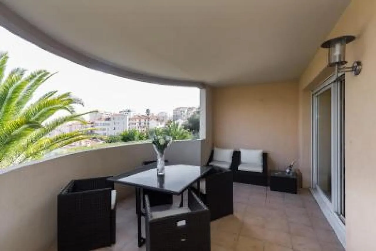 Modern Spacious 3 Bed 2 Bath Apt In Quiet Residential Area Of Cannes Walking Distance To Croisette 1769 Francie