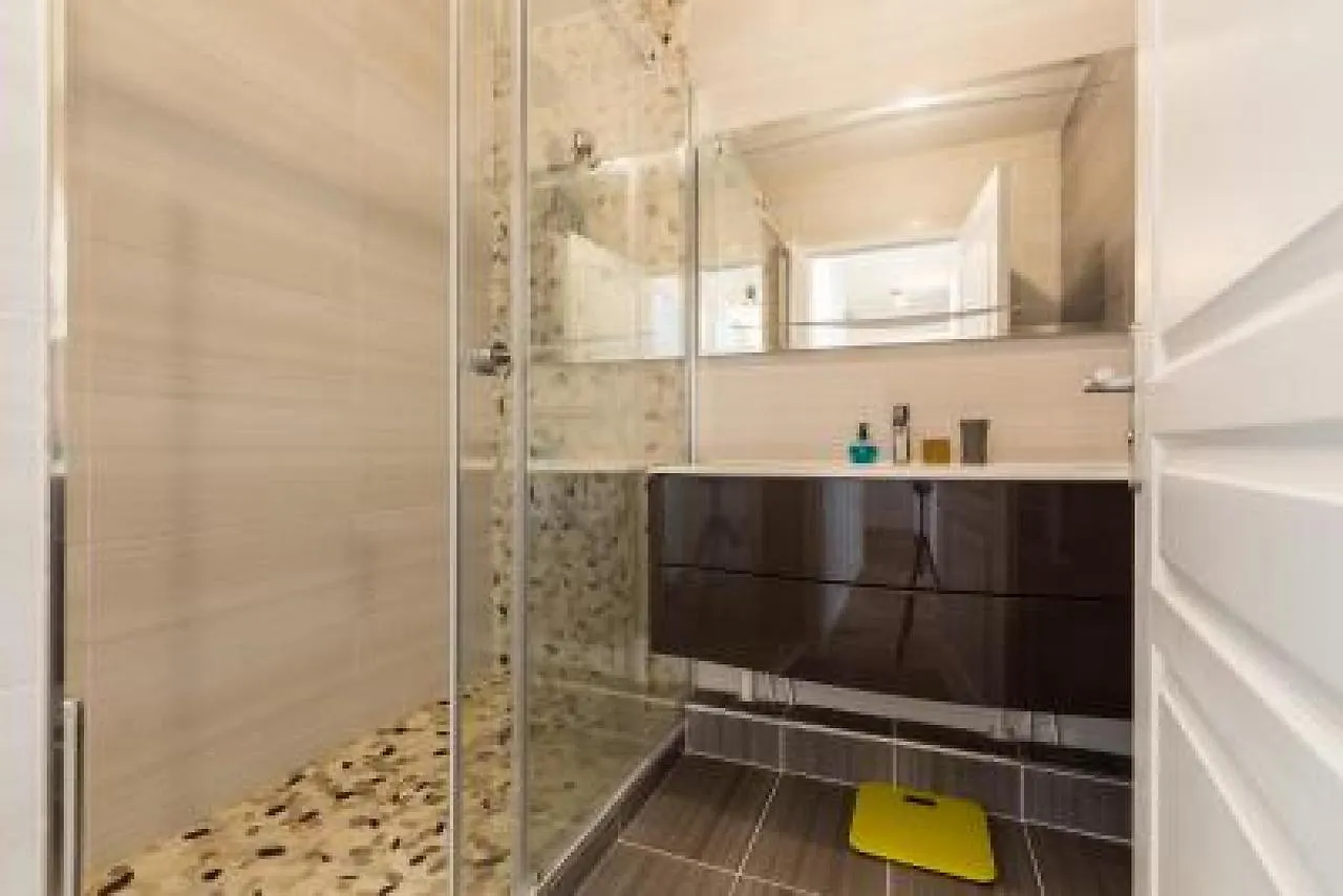 Modern Spacious 3 Bed 2 Bath Apt In Quiet Residential Area Of Cannes Walking Distance To Croisette 1769 0*,
